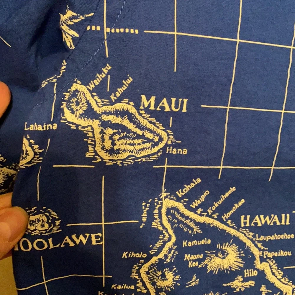 Men’s Hawaiian Shirt Old Navy Blue White Large Summer BBQ Islands - Picture 3 of 4